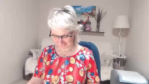 Leila Kinky online show from April 3, 2026, 5:27 am