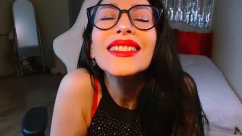 leilamurray online show from February 4, 2025, 4:39 pm