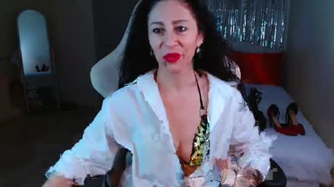 leilamurray online show from February 9, 2025, 4:18 pm