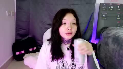 Snapshot of lein_bone chatting on August 2, 2026, 10:52 pm Lein online show from August 2, 2026, 10:52 pm