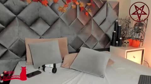 Leizathompson online show from October 7, 2025, 10:40 pm