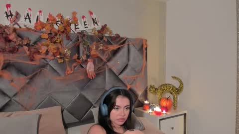 Leizathompson online show from October 20, 2025, 7:58 pm