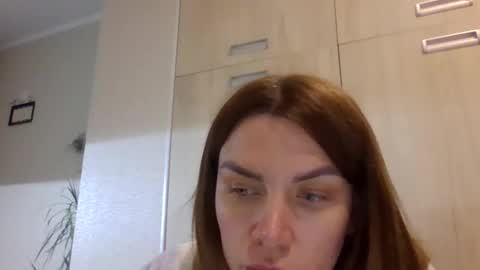 lena6122000 online show from May 5, 2026, 7:22 pm