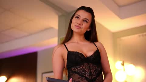 Lena Laurent online show from April 22, 2026, 11:12 am