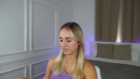 Lena online show from October 8, 2025, 2:36 pm