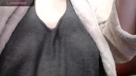 lenagolden online show from January 30, 2025, 1:42 pm