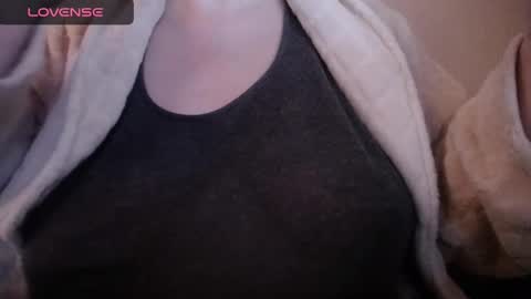 lenagolden online show from February 12, 2025, 2:21 pm