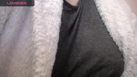 lenagolden online show from March 6, 2025, 7:32 pm