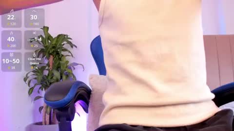 Snapshot of lennercollins_ chatting on June 10, 2026, 7:13 pm Lenner INDEPENDENT MODEL online show from June 10, 2026, 7:13 pm