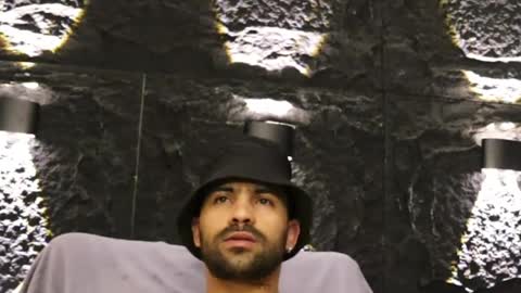 Leo  Diaz online show from April 21, 2026, 2:51 am