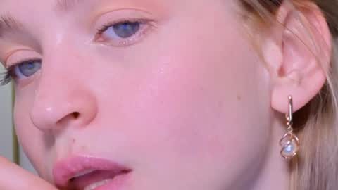  Ashly  online show from December 3, 2024, 3:33 pm