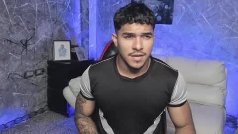 Leo independent model online show from November 7, 2025, 6:52 pm