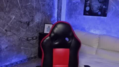 Leo independent model online show from March 4, 2026, 1:33 am