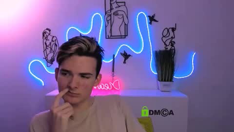 leo_valor online show from December 19, 2025, 10:39 pm