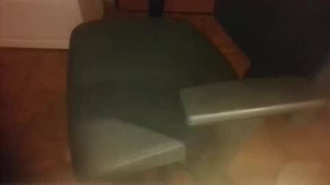 leom92 online show from April 4, 2026, 6:05 pm