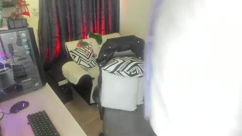 Snapshot of leon_1717 chatting on December 28, 2024, 6:40 pm Leon online show from December 28, 2024, 6:40 pm