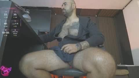 Snapshot of leon_1717 chatting on May 17, 2026, 3:19 pm Leon online show from May 17, 2026, 3:19 pm