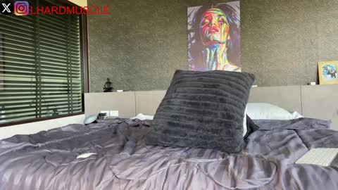 Leon online show from December 2, 2024, 2:42 am