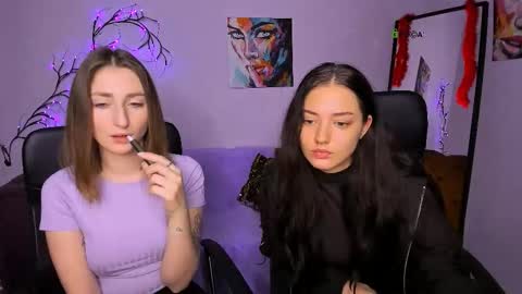 Leona online show from November 19, 2025, 6:46 am