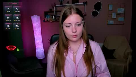 Leona online show from November 19, 2025, 6:52 pm