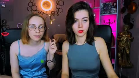 Leona online show from November 20, 2025, 7:02 pm