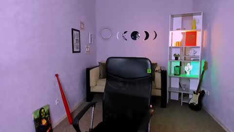 Leona online show from November 22, 2025, 10:36 am