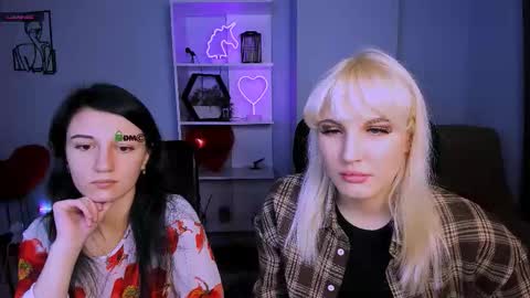 Leona online show from November 24, 2025, 8:08 pm