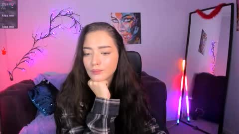 Leona online show from November 27, 2025, 2:52 pm