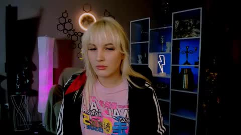 Leona online show from November 29, 2025, 8:34 pm