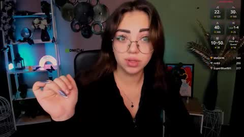 Leona online show from December 2, 2025, 6:52 am