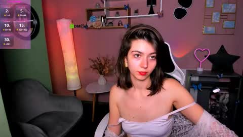 Leona online show from December 2, 2025, 6:58 pm