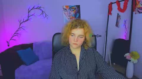 Leona online show from December 5, 2025, 1:52 pm