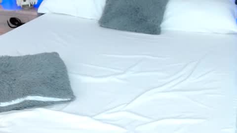 LUCY online show from October 16, 2025, 8:32 pm