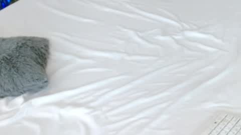 LUCY online show from April 17, 2026, 9:18 pm