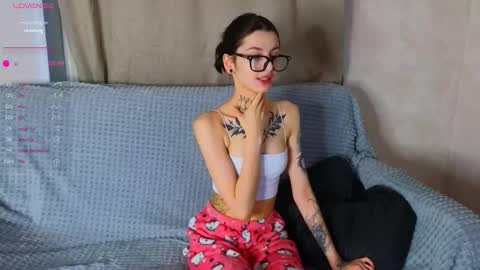 Donna online show from November 28, 2025, 2:36 am