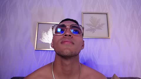 Leon online show from December 3, 2025, 7:12 pm