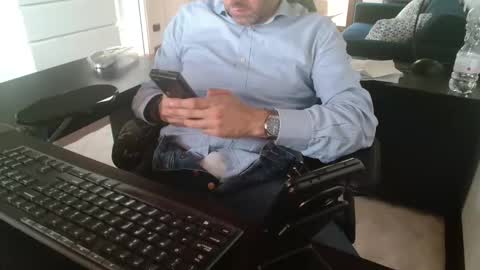 Snapshot of leone44 chatting on May 11, 2026, 7:58 am angel e sonia online show from May 11, 2026, 7:58 am