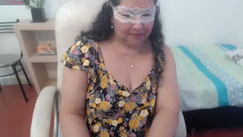 leonela   online show from February 18, 2025, 4:37 pm