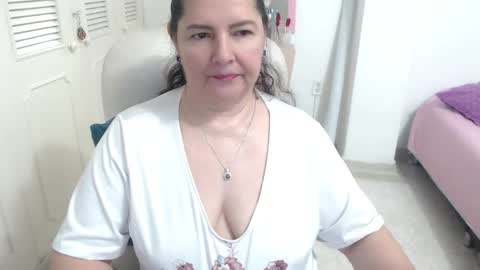 leonela   online show from April 22, 2026, 2:58 am