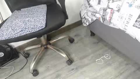 Leonella online show from January 3, 2025, 7:39 pm