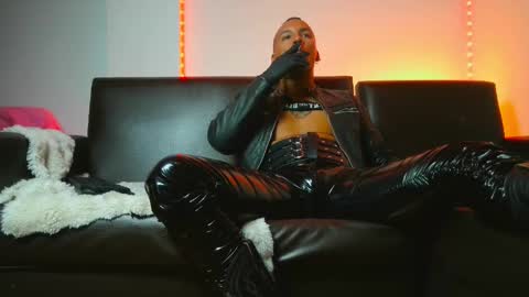 Lenardo jaramillo online show from December 6, 2024, 8:59 am