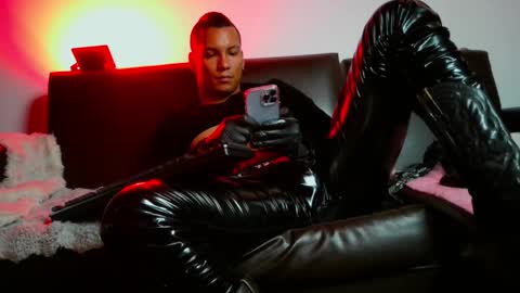 Lenardo jaramillo online show from February 8, 2025, 9:24 am