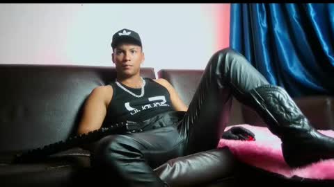 Lenardo jaramillo online show from March 5, 2025, 9:05 am