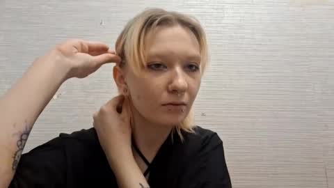 leonorekaufhold online show from November 24, 2025, 8:14 am