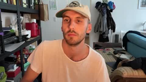 Leon online show from October 10, 2025, 12:48 pm