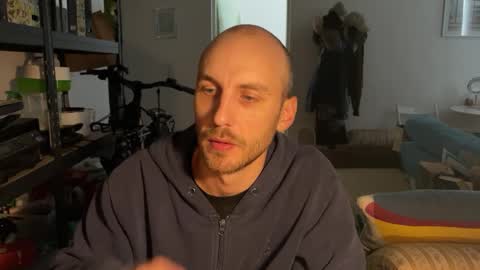 Leon online show from October 13, 2025, 12:05 pm