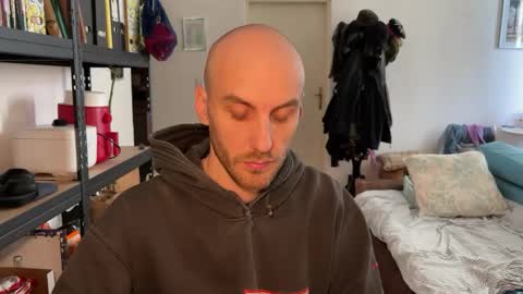 Leon online show from January 8, 2026, 9:33 am