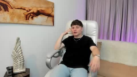 Leo  online show from November 5, 2025, 4:34 am