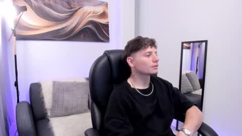 Leo  online show from December 18, 2025, 4:40 am