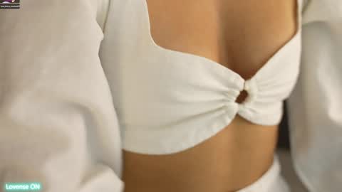 Leora online show from December 1, 2024, 4:29 pm